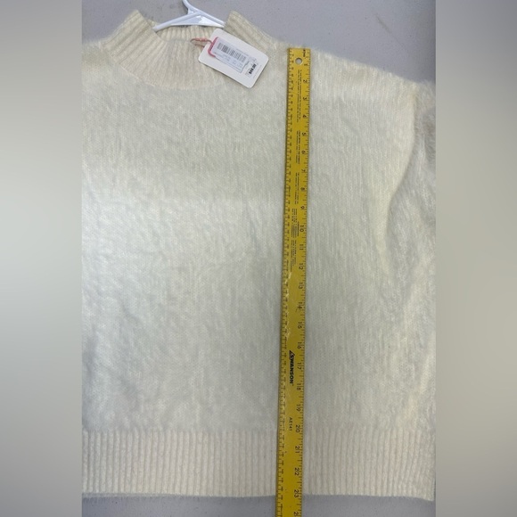GB Gianni Bini Sweater Mock Turtle Neck Fuzzy Stretchy Soft NWT Size XL Cream - Picture 7 of 10